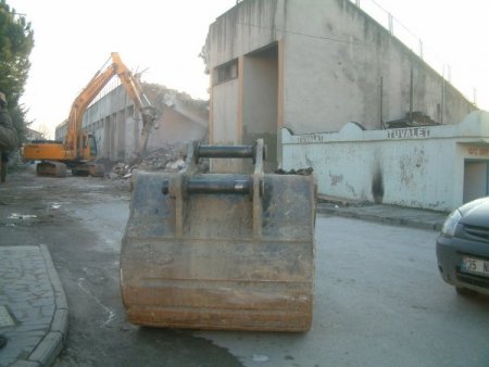 Açık Tribün Yıkılıyor