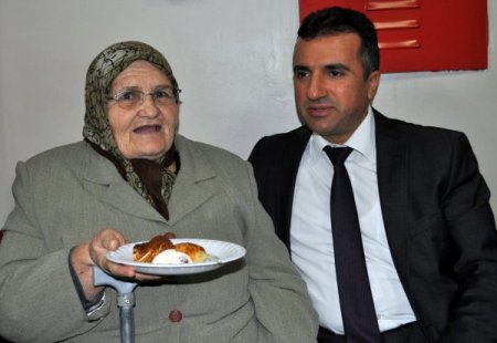 Acil serviste bekleyen hasta yakınlarına kahvaltı ve çay ücretsiz