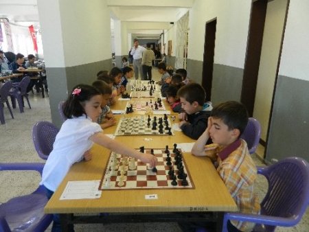 Acıpayam'da satranç turnuvası yapıldı