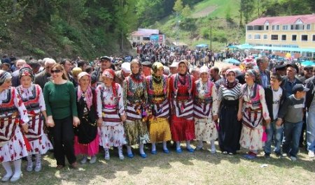 Acısu Hıdrellez Kültür ve Bahar Şenliği renkli görüntülere sahne oldu