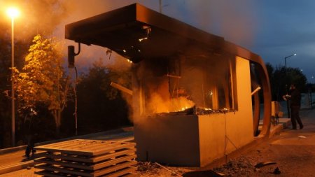 Açlık grevini bahane eden grup, ODTÜ’yü savaş alanına çevirdi