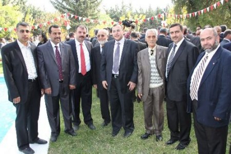 Adalet Bakanı Ergin, Memleketi Hatay'da Vatandaşlarla Bayramlaştı