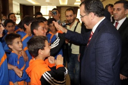 Adalet Bakanı Ergin: Gençlerimiz geleceğimizdir