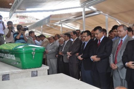 Adalet Bakanı Ergin'in Amcası Toprağa Verildi