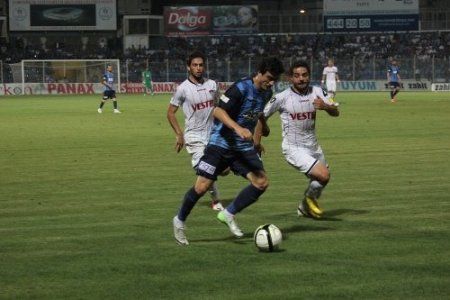 Adana Demirspor: 0- Manisaspor: 1 (ilk yarı)