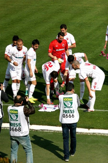 Adana Demirspor camiası ‘Mavi Çocuk’ Ali Utku’yu unutmadı
