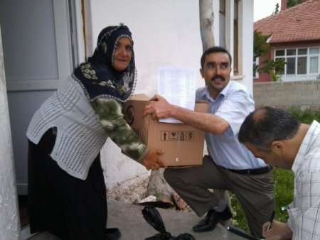 Adana Dosteller Derneği'nden 150 Aileye Gıda Ve Yiyecek Yardımı