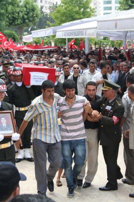 Adana İki Şehidini Tekbirlerle Uğurladı