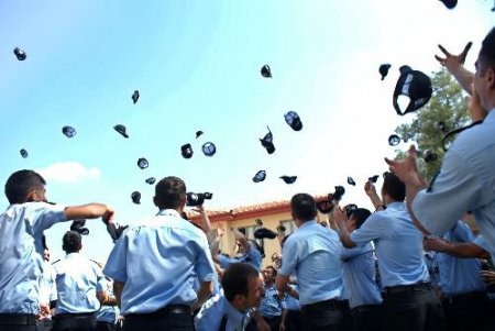 Adana Kemal Serhatlı Polis Meslek Yüksek Okulu'nda Mezuniyet Sevinci