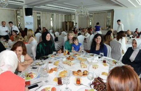 Adana Koza İşkadınları Derneği’nin hizmet binası açıldı