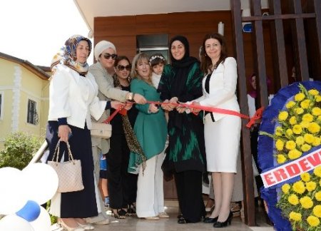 Adana Koza İşkadınları Derneği’nin hizmet binası açıldı