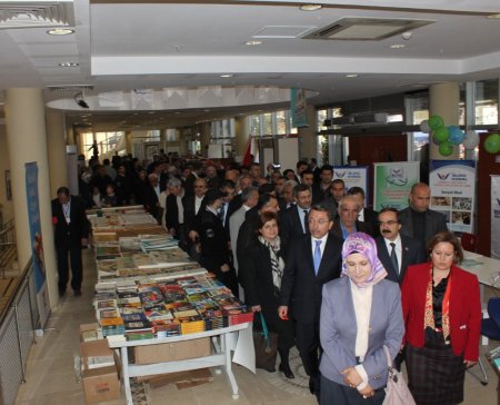 Adana Kültür Günleri şenlik havasında başladı