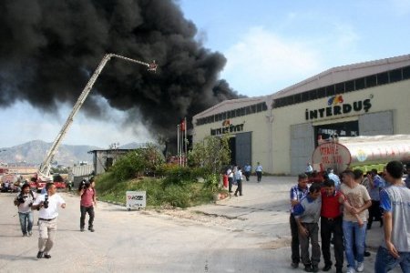 Adana OSB’de çıkan yangın söndürüldü