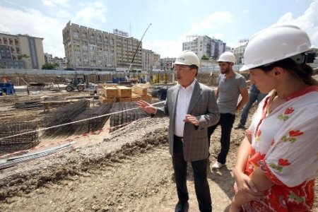 Adana Şehir Meydanı inşaatı sürüyor