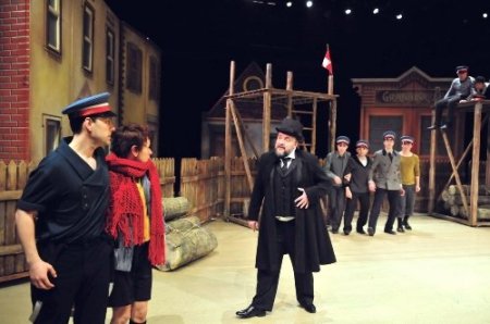 Adana Tiyatro Festivali, üçüncü haftasında her yaştan seyirciyi ağırlıyor