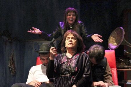 Adana Tiyatro Festivali, üçüncü haftasında her yaştan seyirciyi ağırlıyor