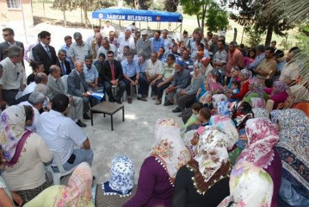 Adana Valisi Atış Öğrencilere Okul Malzemesi Ve Kitap Hediye Etti