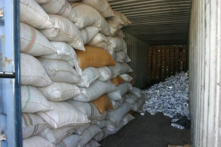 Adana'da, yılbaşı öncesi 3 bin 381 şişe kaçak içki ele geçirildi