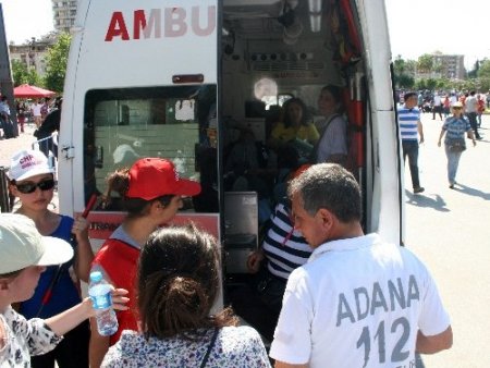 Adana’da 1 Mayıs 38 derece sıcakta davul zurnayla kutlandı