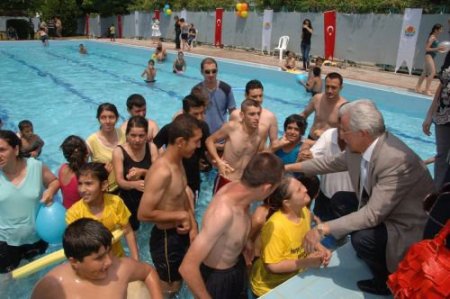 Adana'da 15 Bin Çocuk Daha Yüzme Öğrendi