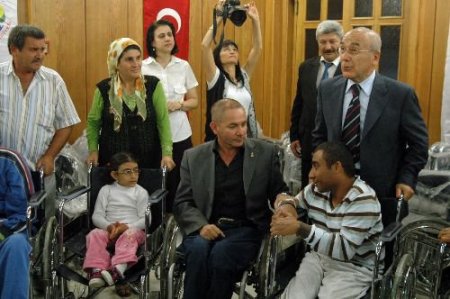 Adana'da 150 Engelliye Tekerlekli Sandalye Dağıtıldı