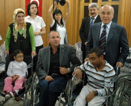 Adana'da 150 Engelliye Tekerlekli Sandalye Dağıtıldı