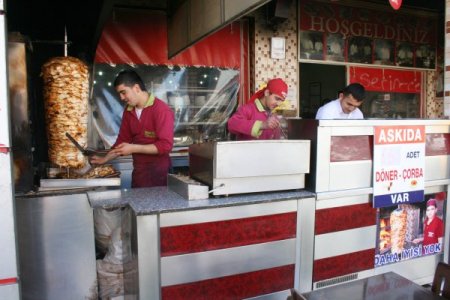 Adana'da Askıda Dürüm Uygulaması İlgi Görüyor