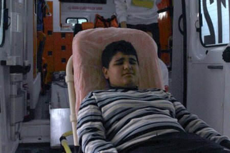 Adana'da başına sandalye ile vurulan çocuk hastaneye kaldırıldı
