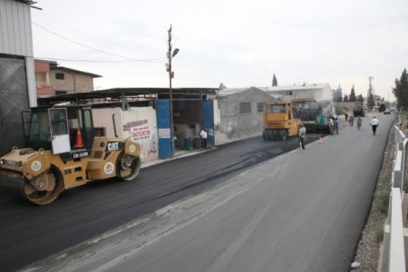 Adana'da bulvar açma çalışmaları sürüyor