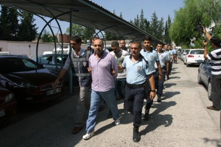 Adana'da Çete Operasyonu: 10 Kişi Adliyeye Sevk Edildi