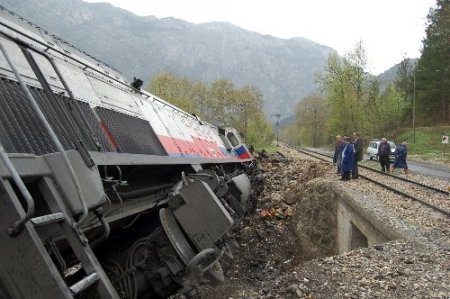 Adana'da el frenini çekilmeyen lokomotif başıboş 40 kilometre yol aldı