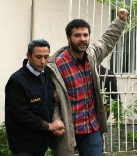 Adana'da izinsiz gösteri yapmak isteyen 9 öğrenci gözaltına alındı