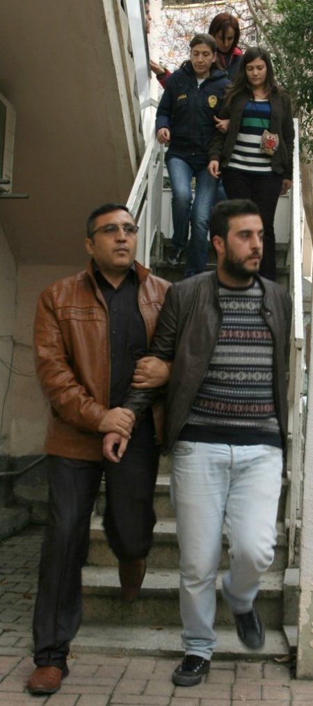 Adana'da izinsiz gösteri yapmak isteyen 9 öğrenci gözaltına alındı