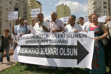 Adana'da Kenan Evren Bulvarı'nın adı değişsin tepkisi