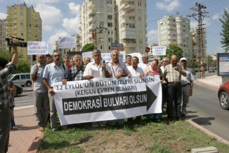 Adana'da Kenan Evren Bulvarı'nın adı değişsin tepkisi