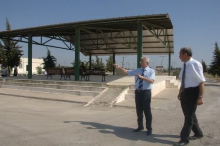 Adana'da Mezarlıklar Bakımdan Geçiriliyor