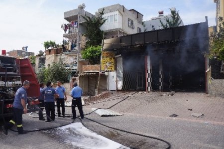 Adana'da öldürülen gencin yakınları, katil zanlısının çalıştığı dükkanı yaktı