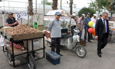 Adana'da polis, suçluları yakalamak için kılıktan kılığa giriyor