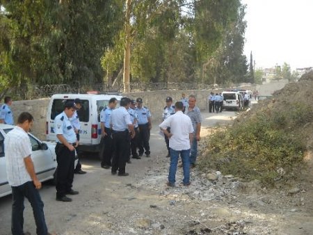 Adana'da Polise Silah Çeken Genç Gözaltına Alındı