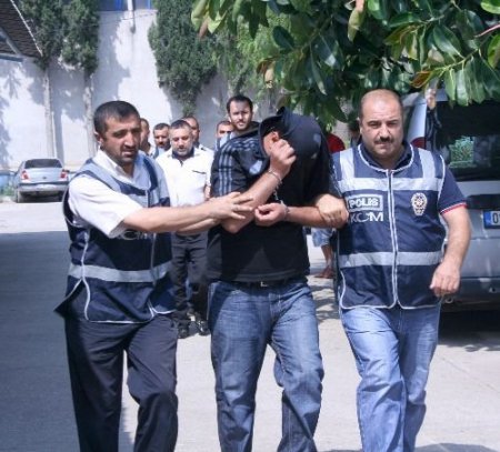 Adana'da Silahlı Suç Örgütü Çökertildi; 8 Zanlı Adliyede