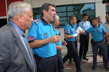 Adana'da tablacılar 2 zabıtayı yaraladı, hastane basıp zabıta amirini dövdü