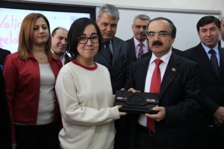 Adana'da tablet bilgisayar dağıtımı başladı