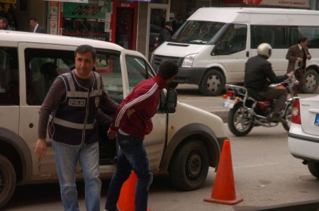 Adana'da Telefon Ve Para Gasp Eden 5 Kişi Yakalandı