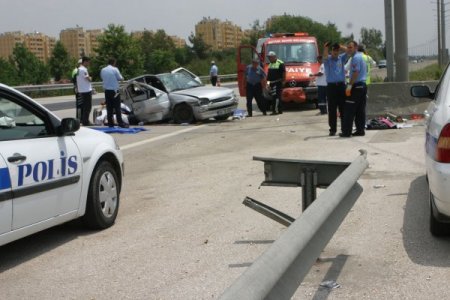 Adana'da Trafik Kazası: 2 Ölü, 1'i Bebek 2 Yaralı