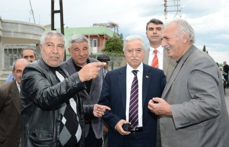 Adana'da Uçak Mahallesi'ndeki yollar asfaltlanıyor