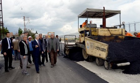 Adana'da Uçak Mahallesi'ndeki yollar asfaltlanıyor