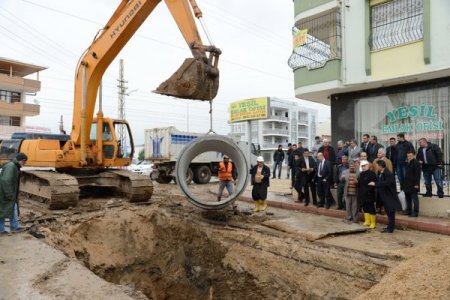 Adana'da yağmur suyu tahliye sistemi çalışmaları sürüyor
