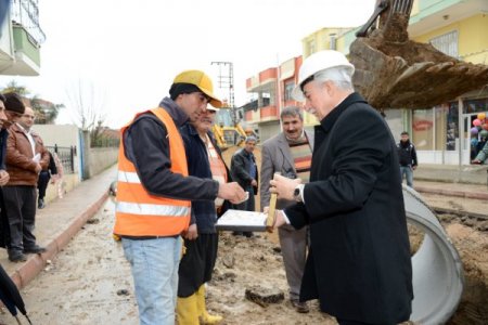 Adana'da yağmur suyu tahliye sistemi çalışmaları sürüyor