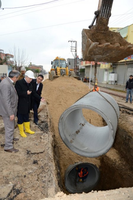Adana'da yağmur suyu tahliye sistemi çalışmaları sürüyor