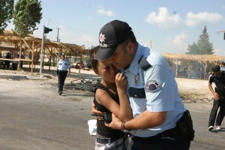 Adana'da zabıta biberci esnafına 'biber gazı' sıktı, onlarda sopayla püskürttü!